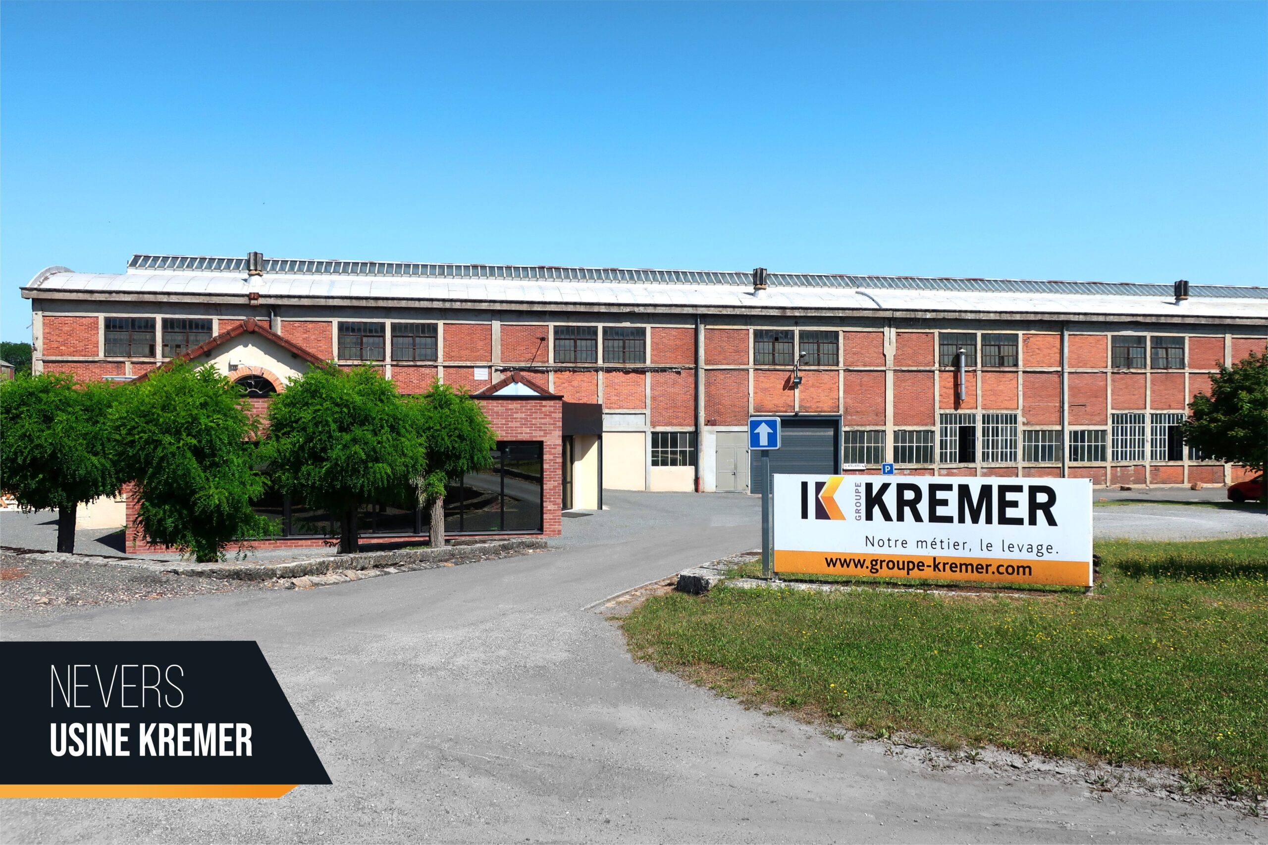 Image du siège social Groupe KREMER basé sur Guérigny / Nevers avec un bâtiment pour les bureaux et un pour l'atelier d'usinage et de fabrication de câbles